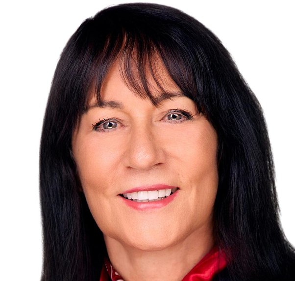 Portrait of Monica Alponte